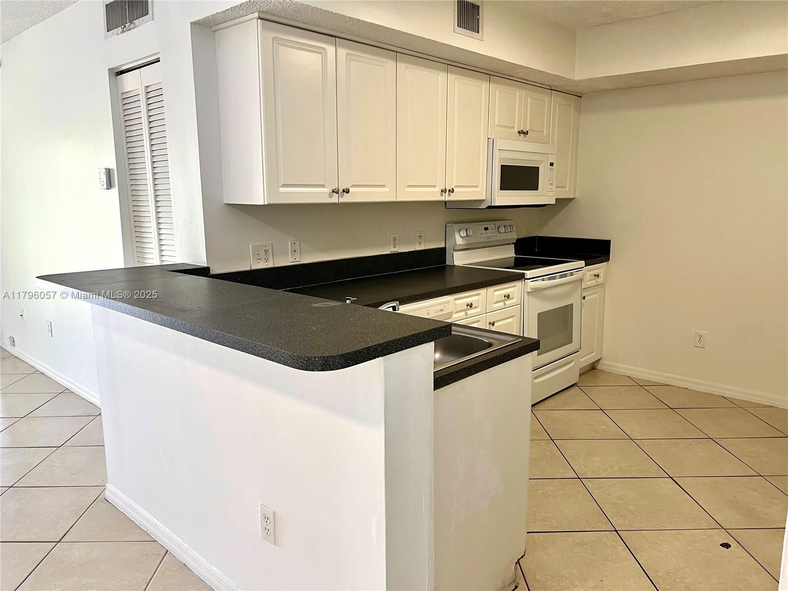 Real estate property located at 150 96th Ave #9-208, Broward, La Via Condo, Pembroke Pines, FL