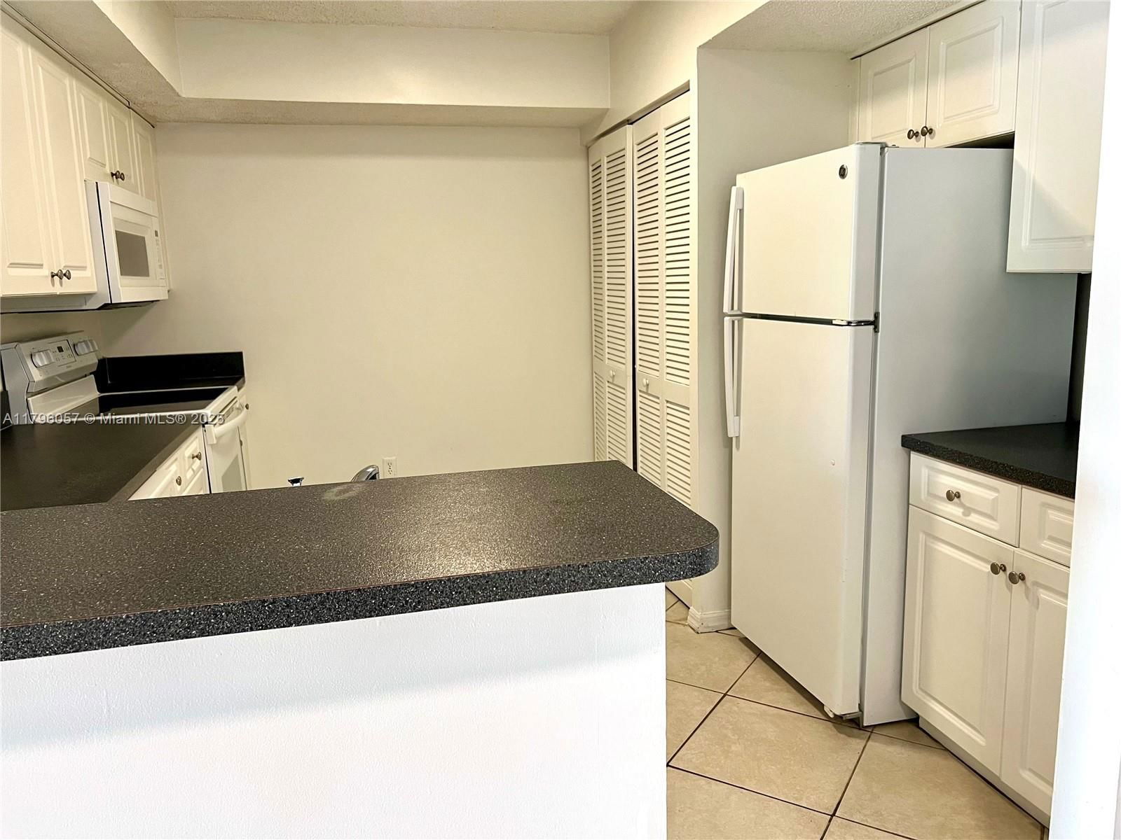 Real estate property located at 150 96th Ave #9-208, Broward, La Via Condo, Pembroke Pines, FL