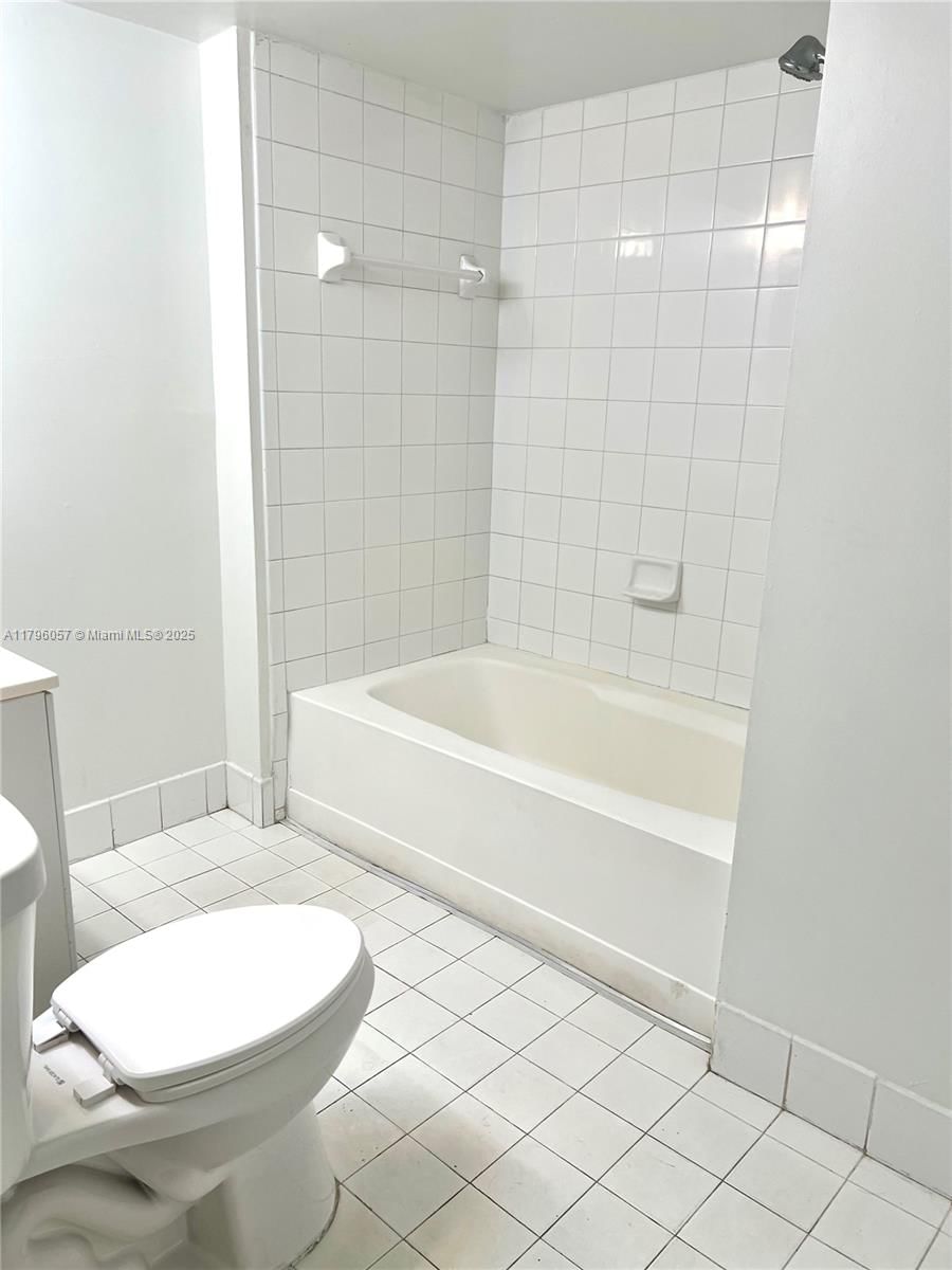 Real estate property located at 150 96th Ave #9-208, Broward, La Via Condo, Pembroke Pines, FL