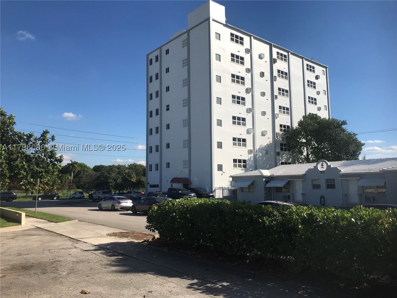 Real estate property located at 1700 Pierce St #202, Broward, St Francis Apts Co-op, Hollywood, FL