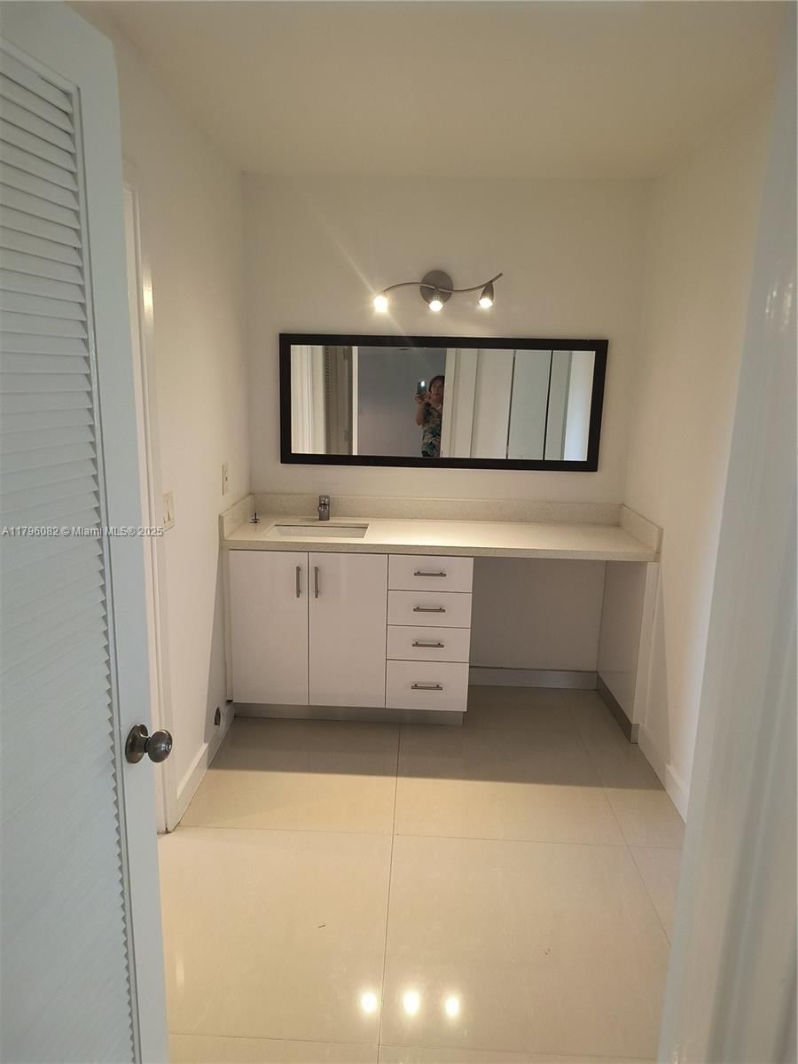Real estate property located at 20841 San Simeon Way #104, Miami-dade, Fairview Of Calf Cl Condo, Miami, FL