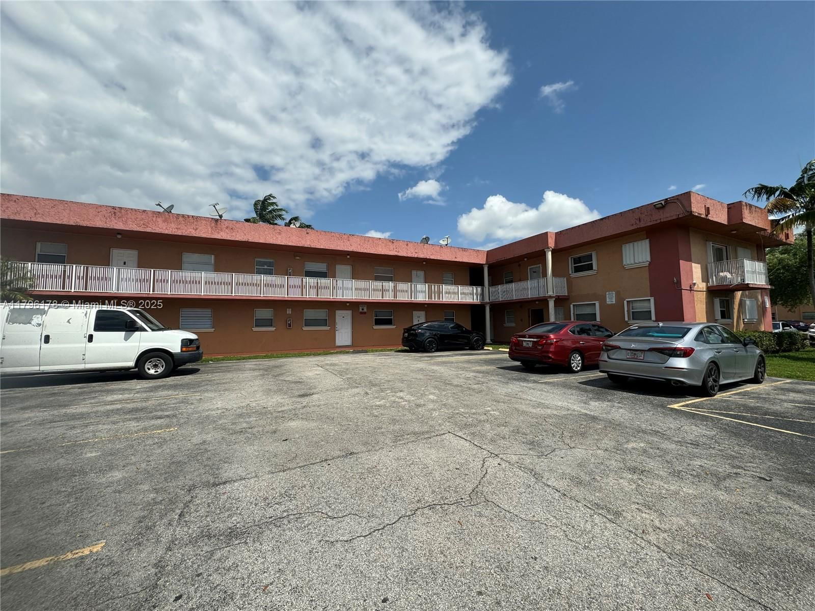 Real estate property located at 1245 24th St #121, Miami-dade, Bella Luna Condo, Hialeah, FL