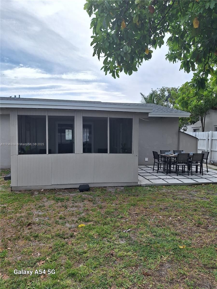 Real estate property located at 423 80th Ave, Broward, North Lauderdale Village, North Lauderdale, FL