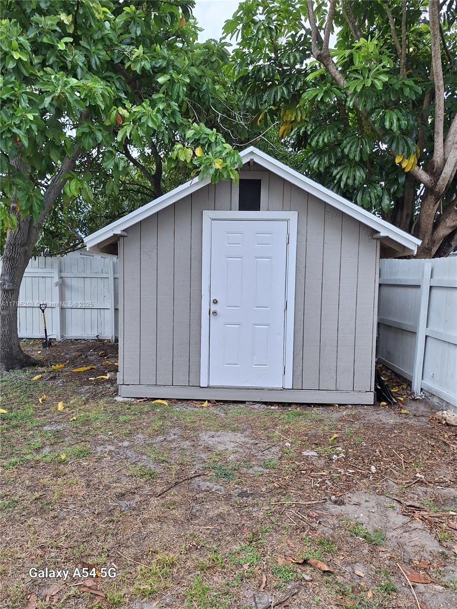 Real estate property located at 423 80th Ave, Broward, North Lauderdale Village, North Lauderdale, FL
