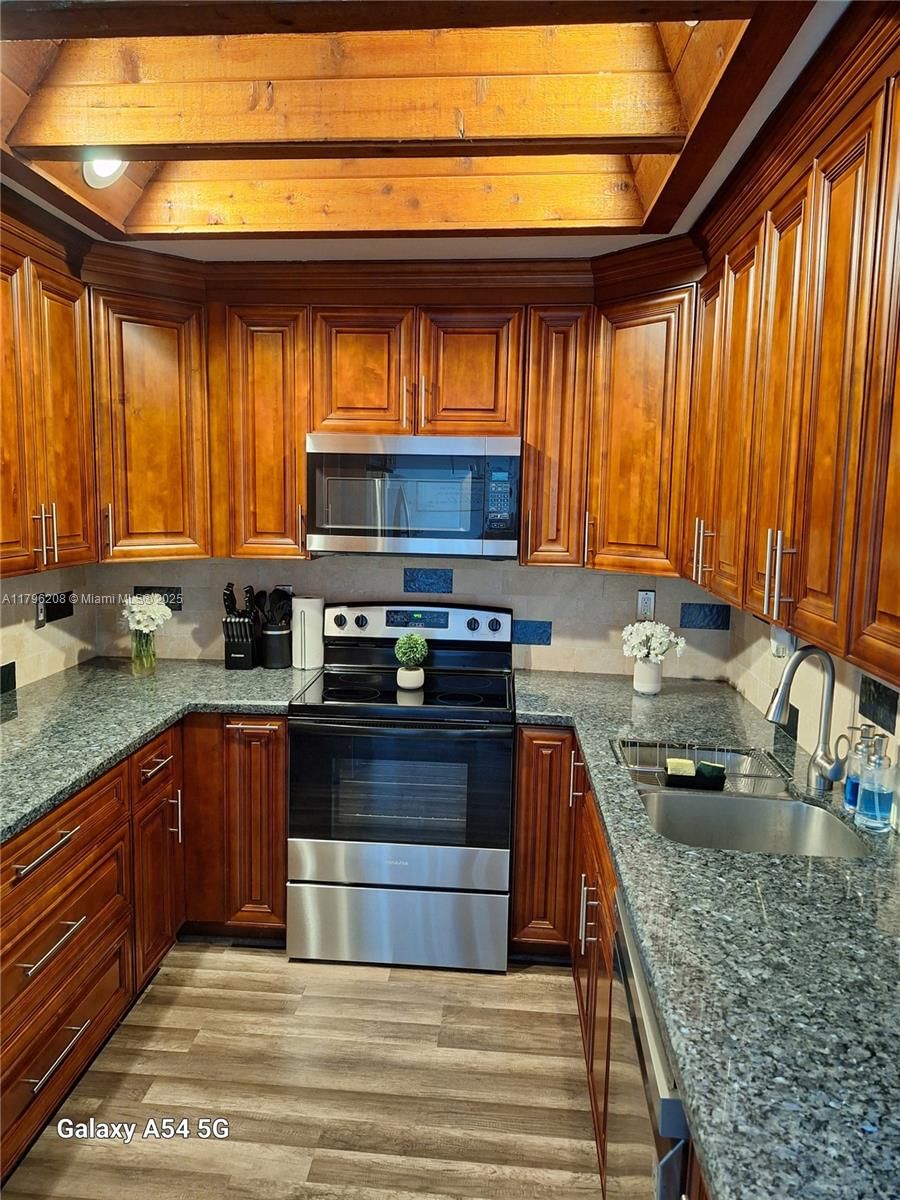 Real estate property located at 423 80th Ave, Broward, North Lauderdale Village, North Lauderdale, FL