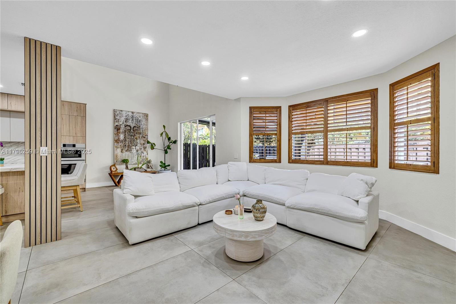 Real estate property located at 11615 71st St, Miami-dade, Doral Isles St Lucia, Doral, FL
