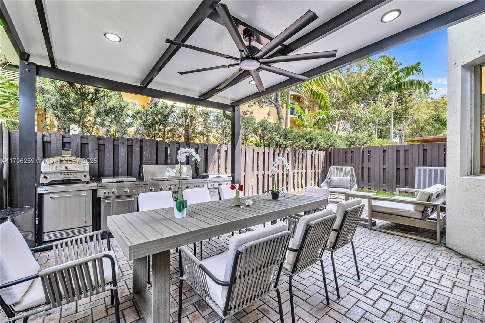 Real estate property located at 11615 71st St, Miami-dade, Doral Isles St Lucia, Doral, FL