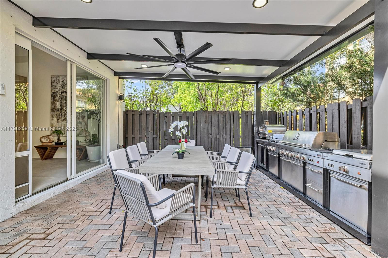 Real estate property located at 11615 71st St, Miami-dade, Doral Isles St Lucia, Doral, FL