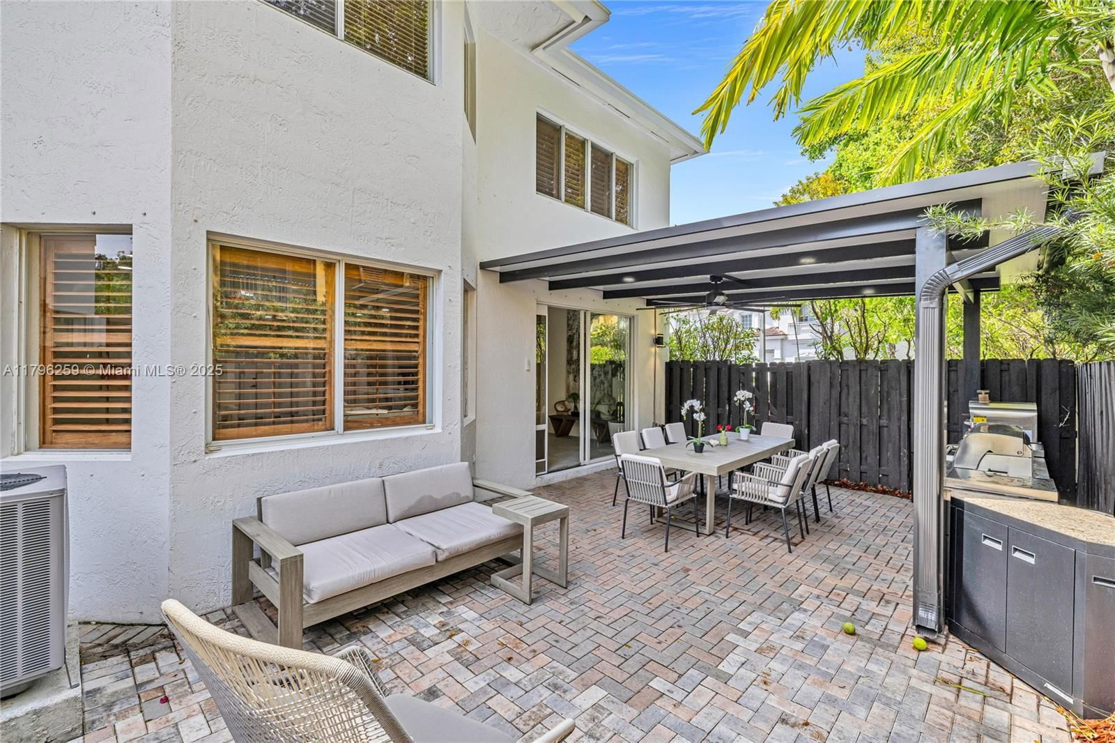 Real estate property located at 11615 71st St, Miami-dade, Doral Isles St Lucia, Doral, FL