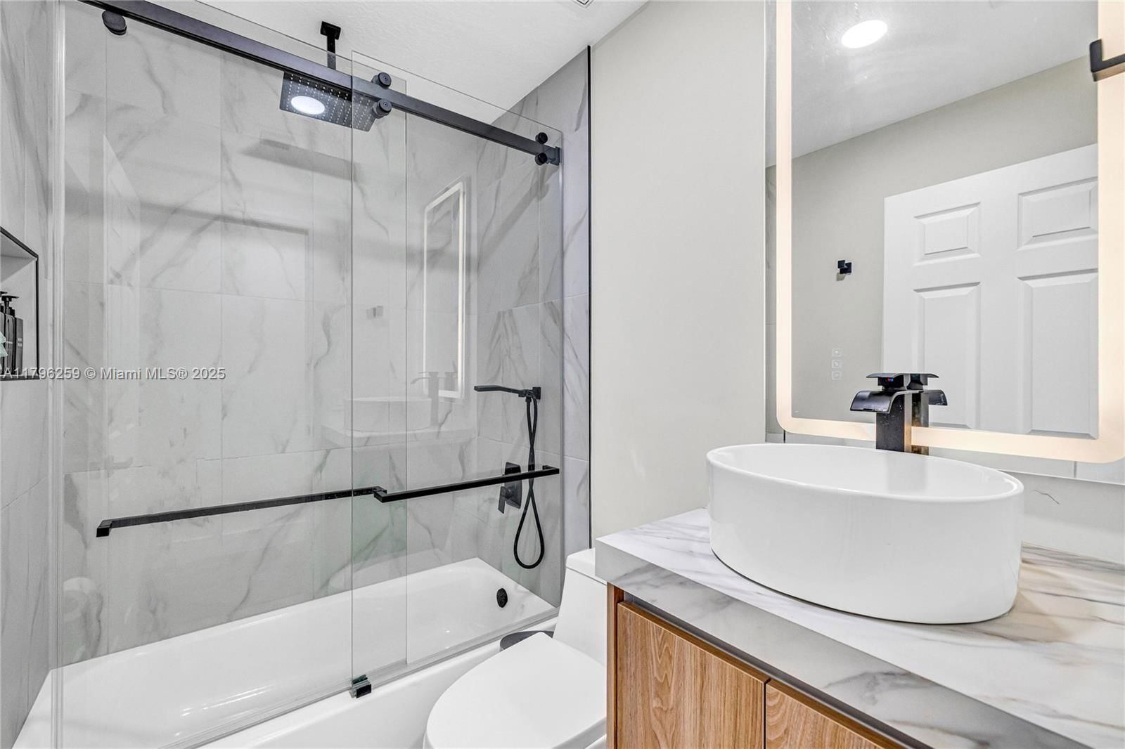 Real estate property located at 11615 71st St, Miami-dade, Doral Isles St Lucia, Doral, FL