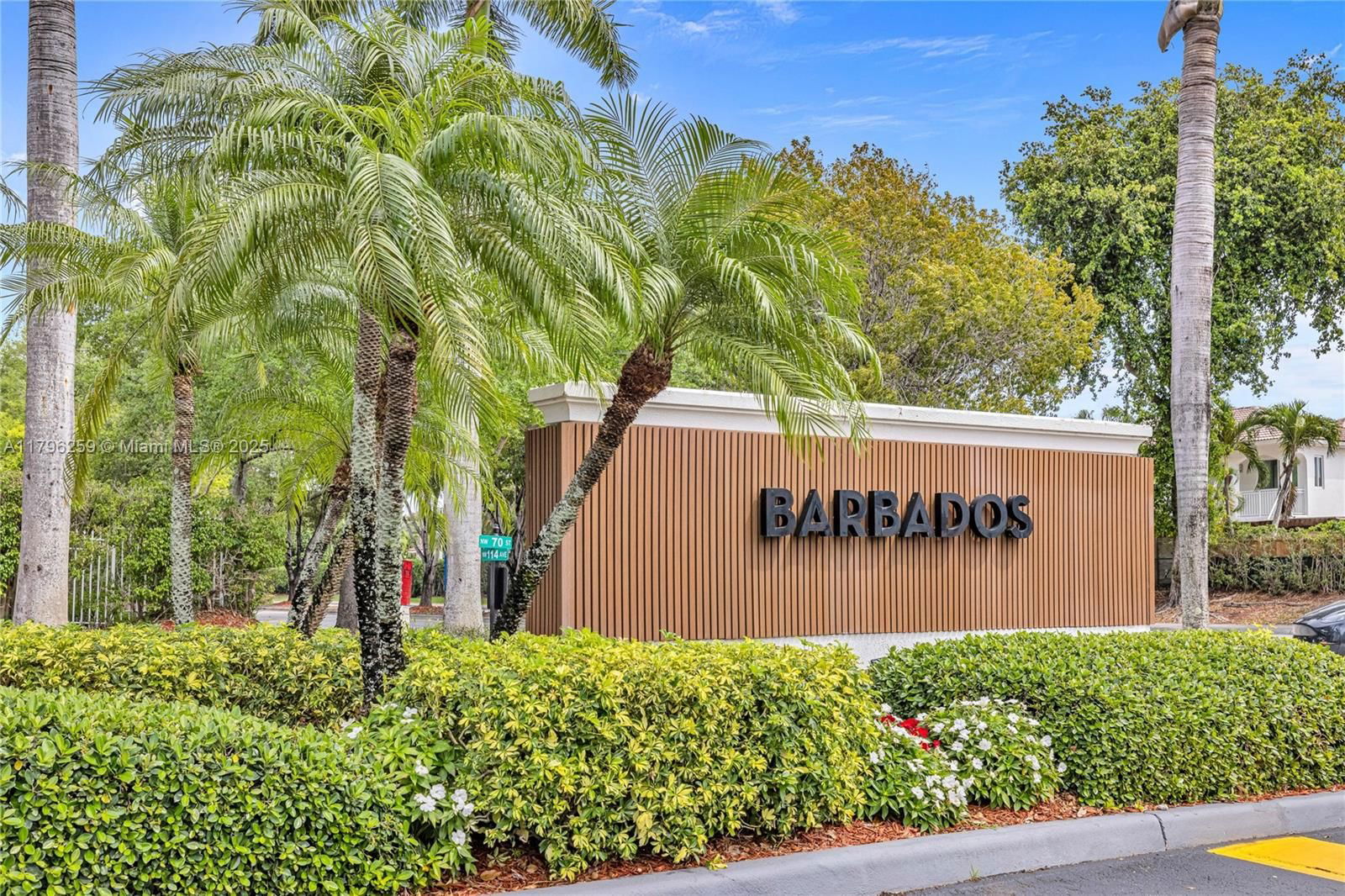 Real estate property located at 11615 71st St, Miami-dade, Doral Isles St Lucia, Doral, FL