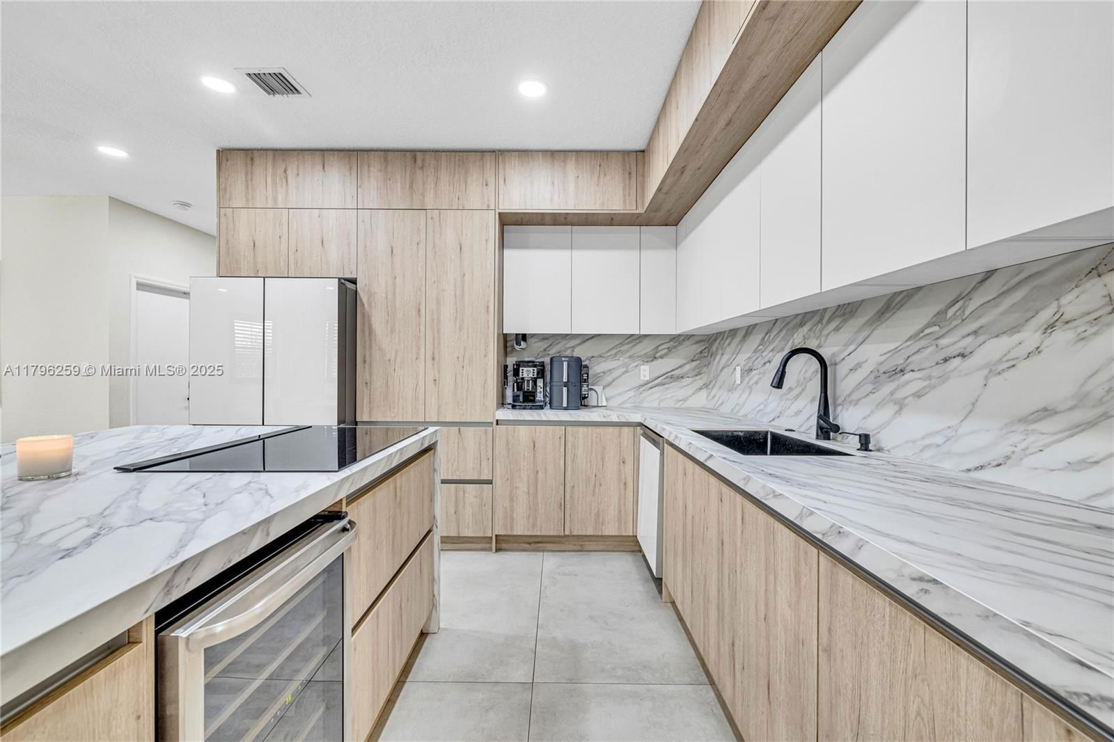 Real estate property located at 11615 71st St, Miami-dade, Doral Isles St Lucia, Doral, FL