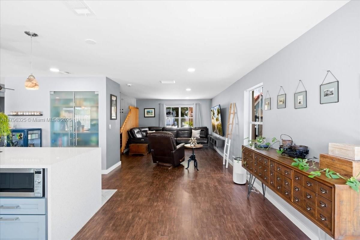 Real estate property located at 4370 82nd Way, Broward, Orange Drive-pine Island, Davie, FL