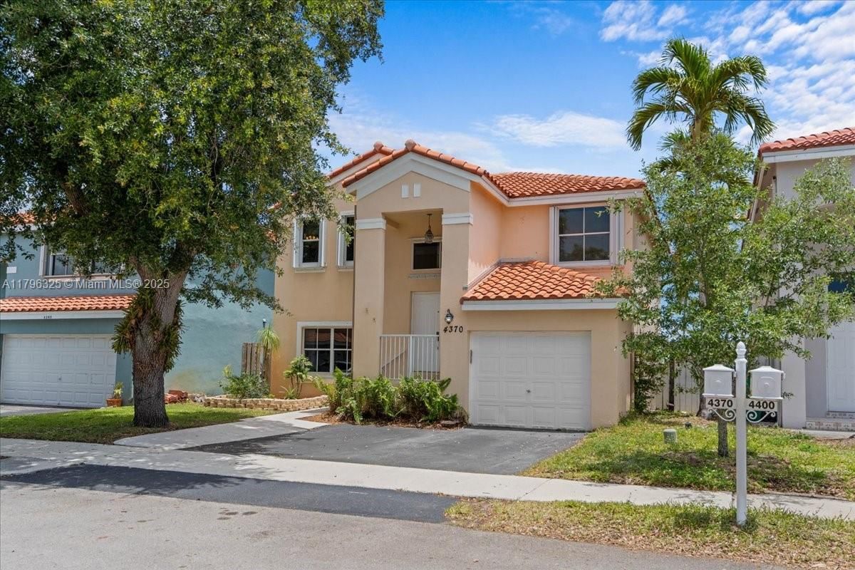 Real estate property located at 4370 82nd Way, Broward, Orange Drive-pine Island, Davie, FL