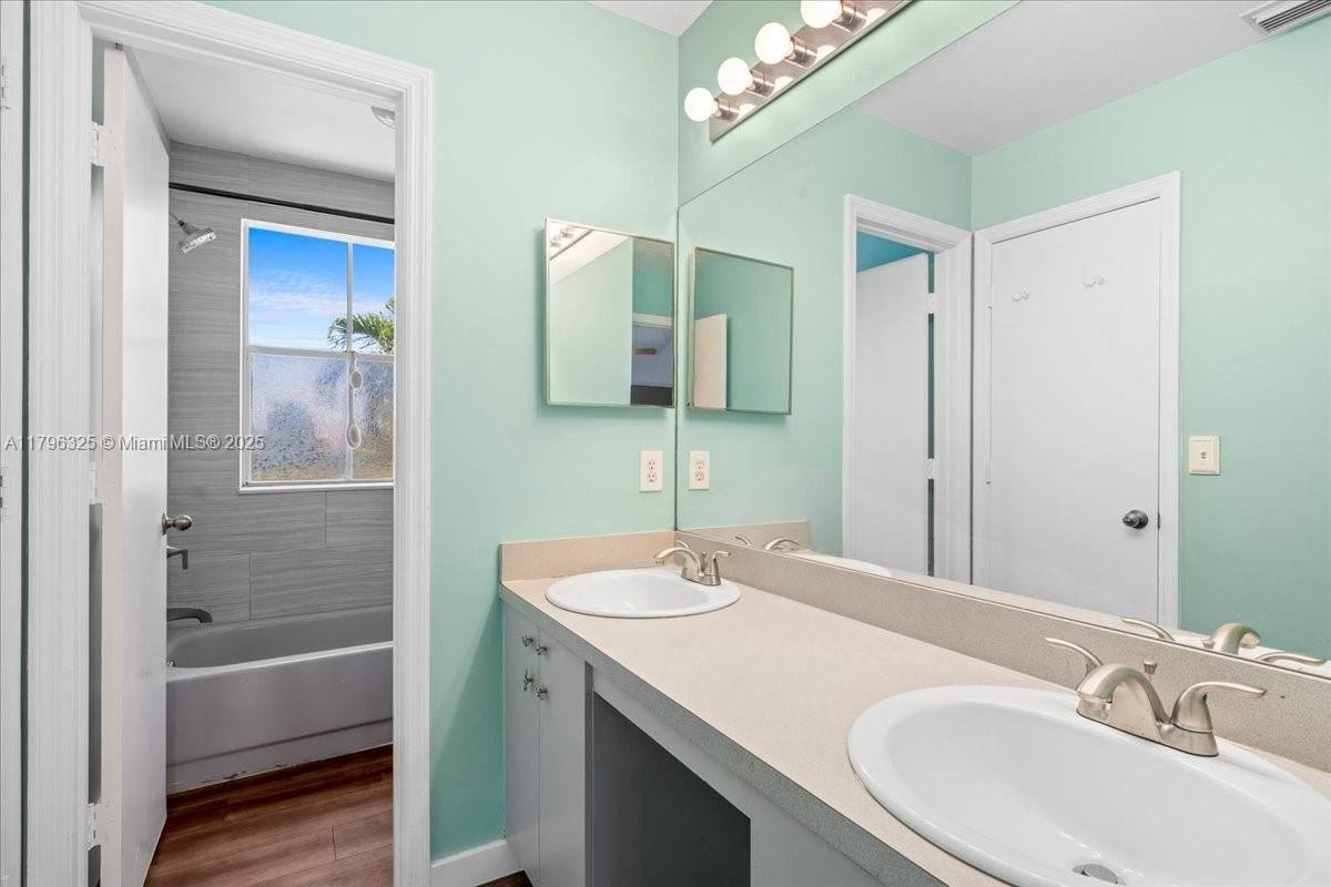 Real estate property located at 4370 82nd Way, Broward, Orange Drive-pine Island, Davie, FL