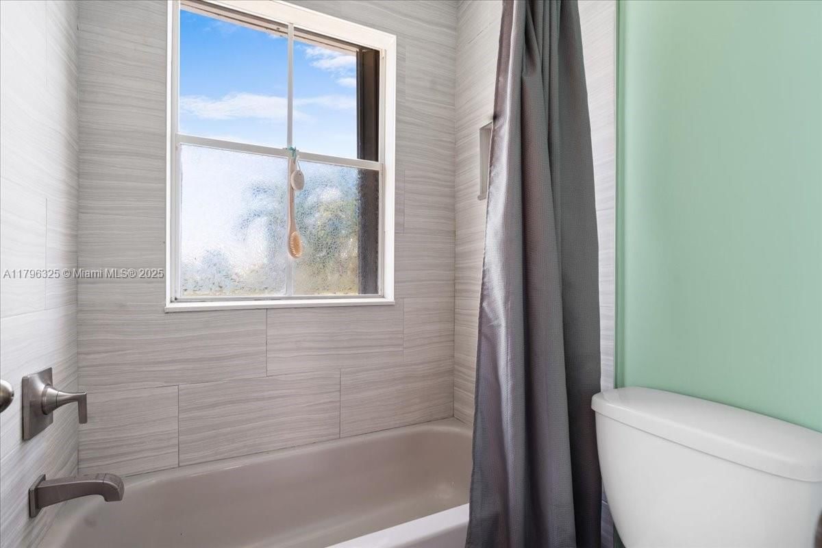 Real estate property located at 4370 82nd Way, Broward, Orange Drive-pine Island, Davie, FL