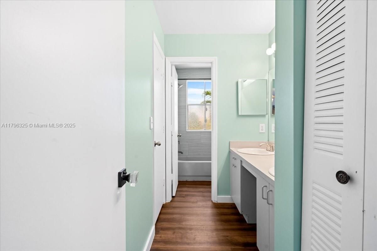 Real estate property located at 4370 82nd Way, Broward, Orange Drive-pine Island, Davie, FL