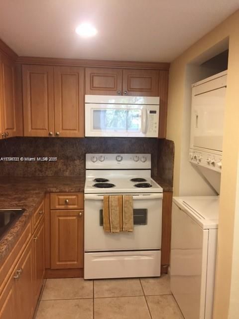 Real estate property located at 10000 80th Ct #2223, Miami-dade, Samari Lake East Condo, Hialeah Gardens, FL