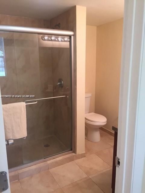 Real estate property located at 10000 80th Ct #2223, Miami-dade, Samari Lake East Condo, Hialeah Gardens, FL