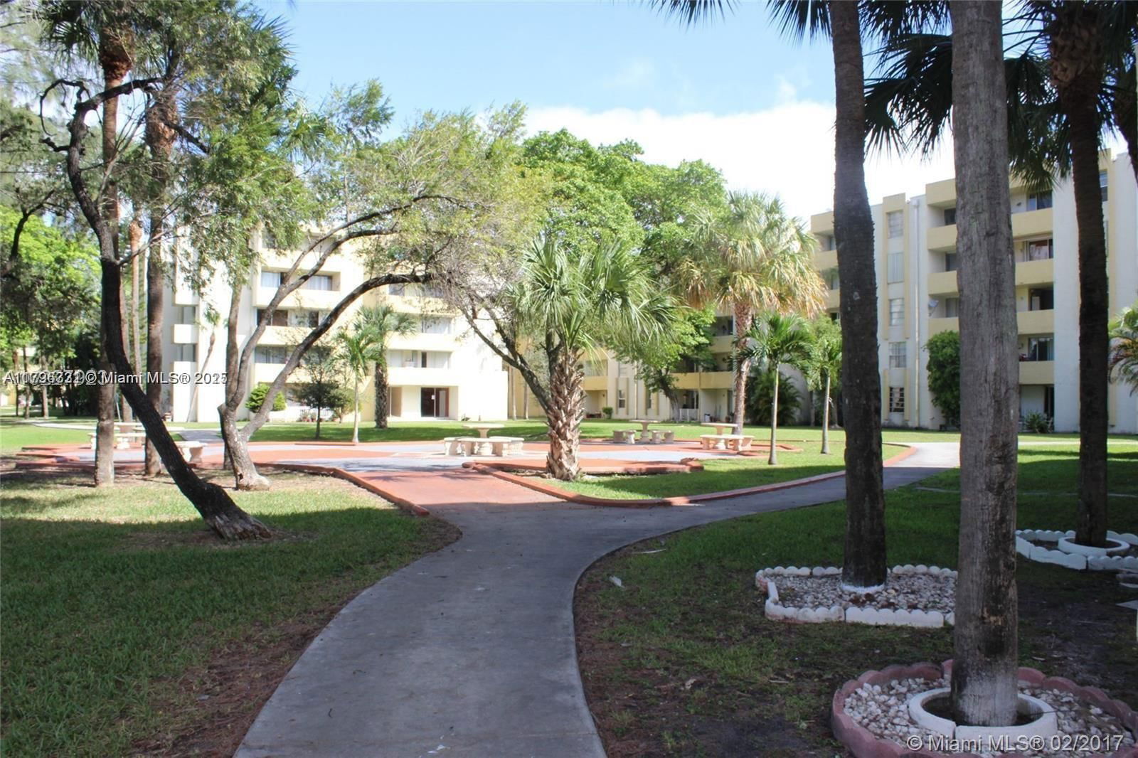 Real estate property located at 10000 80th Ct #2223, Miami-dade, Samari Lake East Condo, Hialeah Gardens, FL