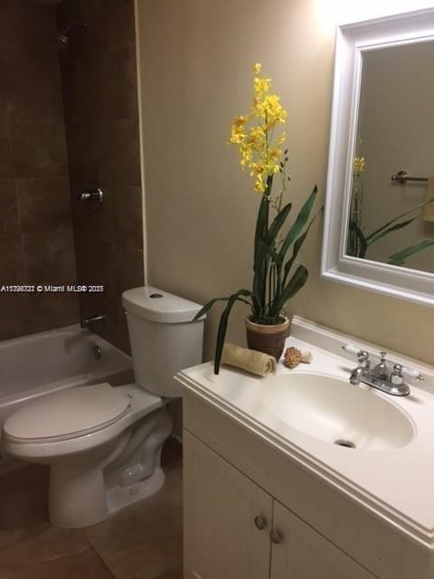 Real estate property located at 10000 80th Ct #2223, Miami-dade, Samari Lake East Condo, Hialeah Gardens, FL