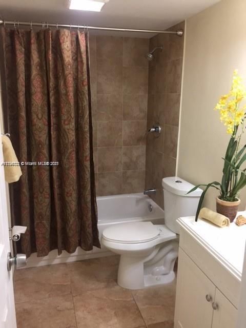 Real estate property located at 10000 80th Ct #2223, Miami-dade, Samari Lake East Condo, Hialeah Gardens, FL