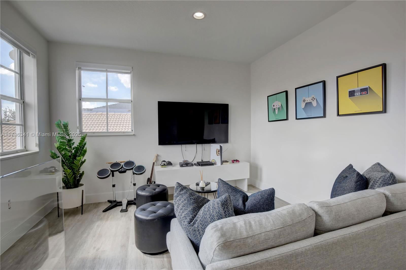 Real estate property located at 11265 78th St, Miami-dade, Doral Isles North Sec One, Doral, FL
