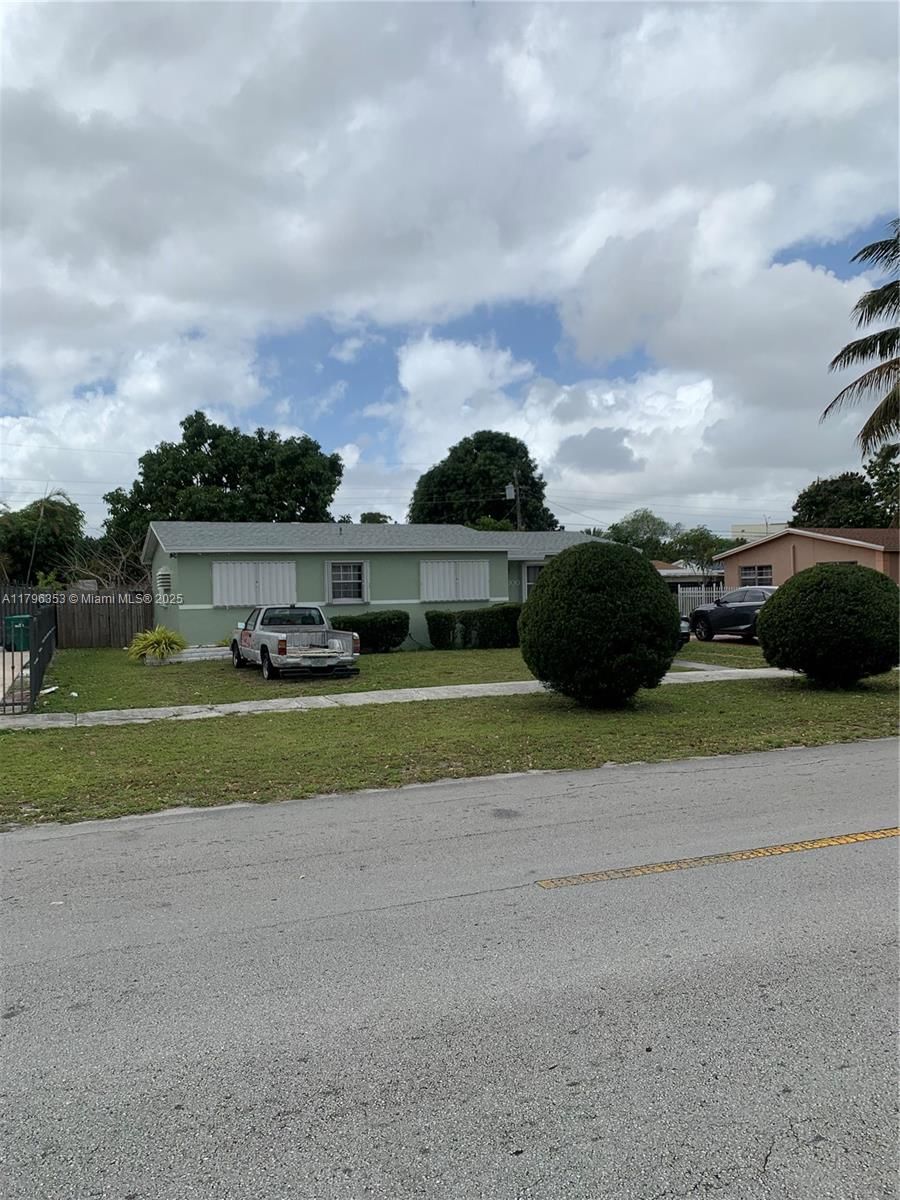 Real estate property located at 17200 Miami Ave, Miami-dade, Parkway Estates, Miami, FL