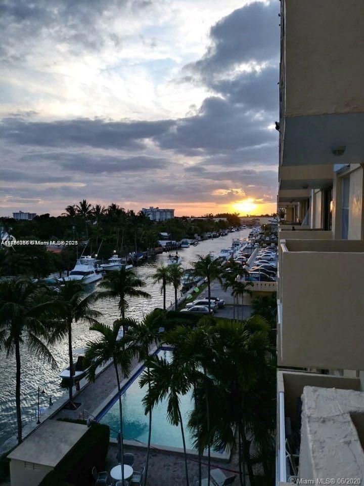 Real estate property located at 2350 135th St #510, Miami-dade, Vecino Del Mar Condo, North Miami, FL