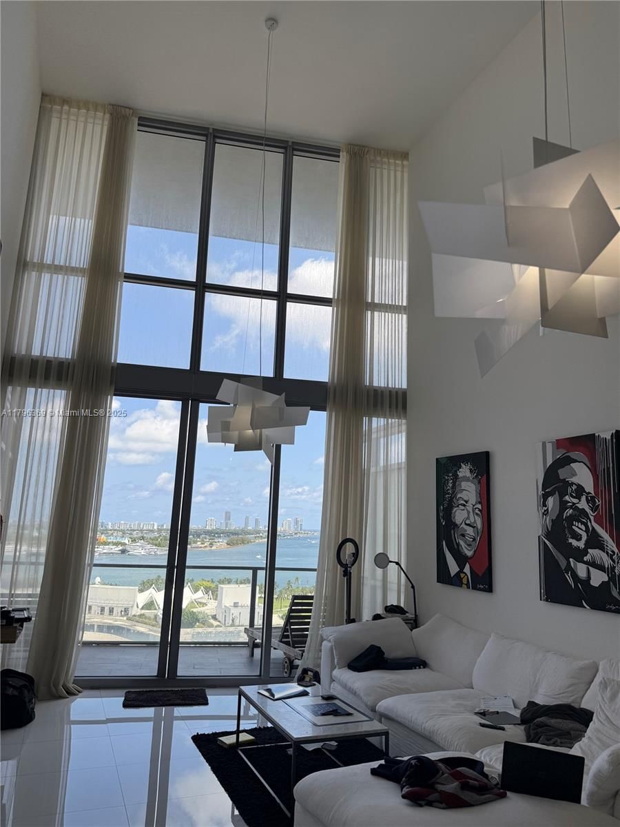 Real estate property located at 1100 Biscayne Blvd #1704, Miami-dade, Marquis Condo, Miami, FL