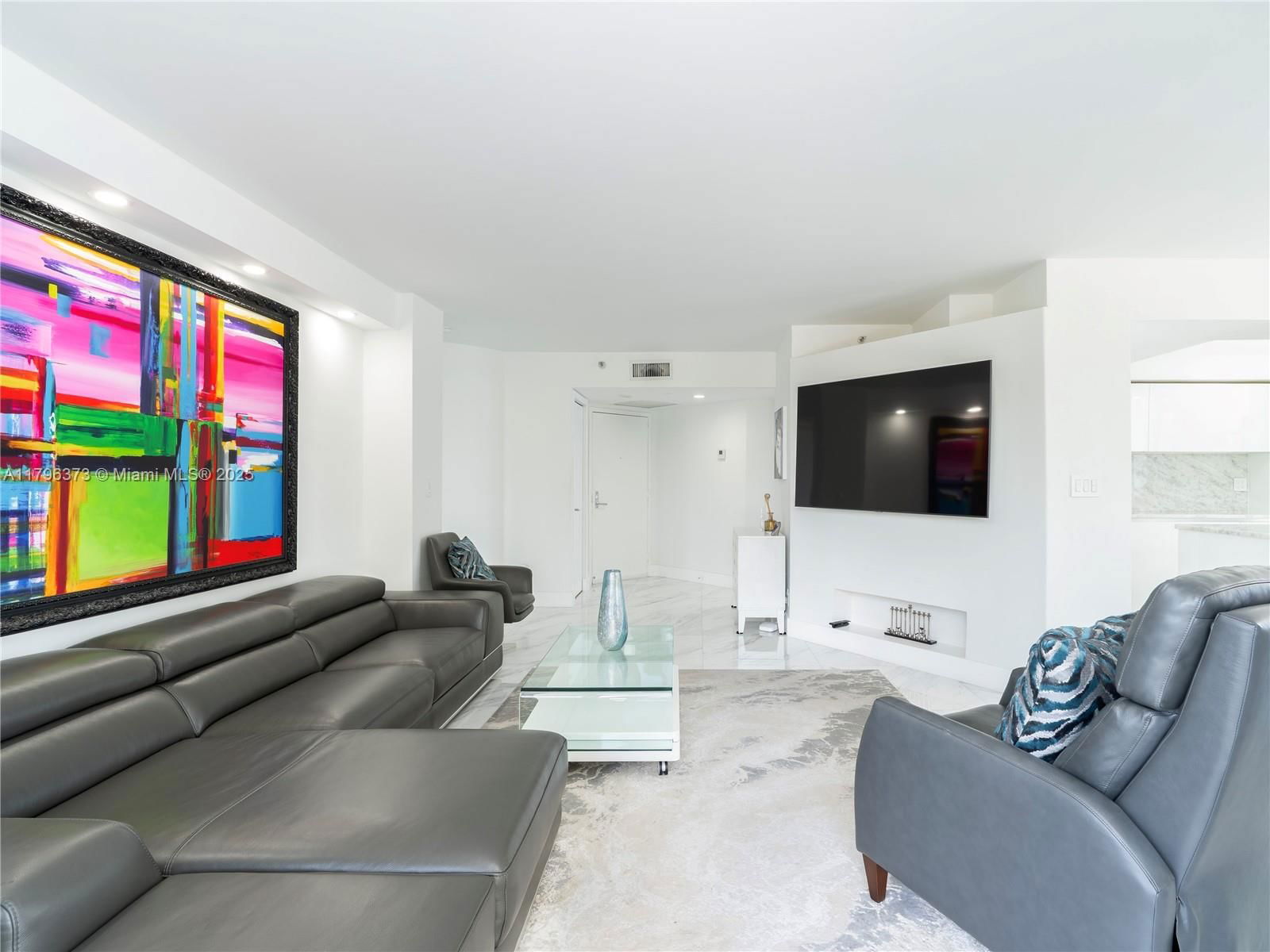 Real estate property located at 19195 36th Ct #201, Miami-dade, Mystic Pointe Condo No Tw, Aventura, FL