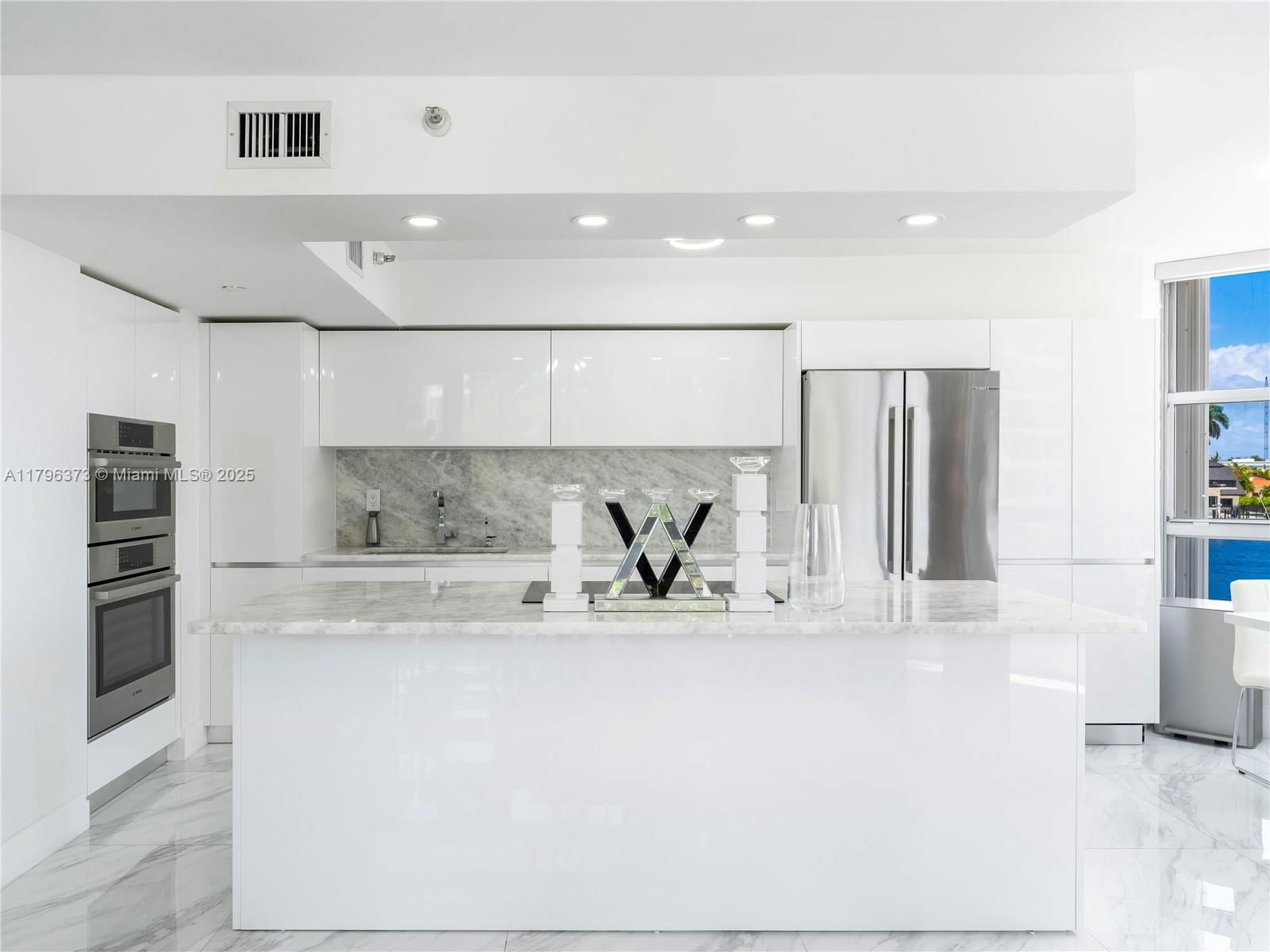 Real estate property located at 19195 36th Ct #201, Miami-dade, Mystic Pointe Condo No Tw, Aventura, FL