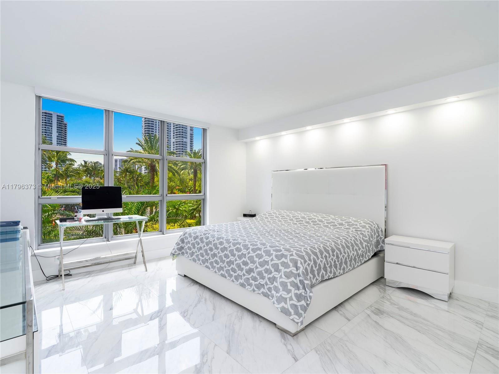 Real estate property located at 19195 36th Ct #201, Miami-dade, Mystic Pointe Condo No Tw, Aventura, FL