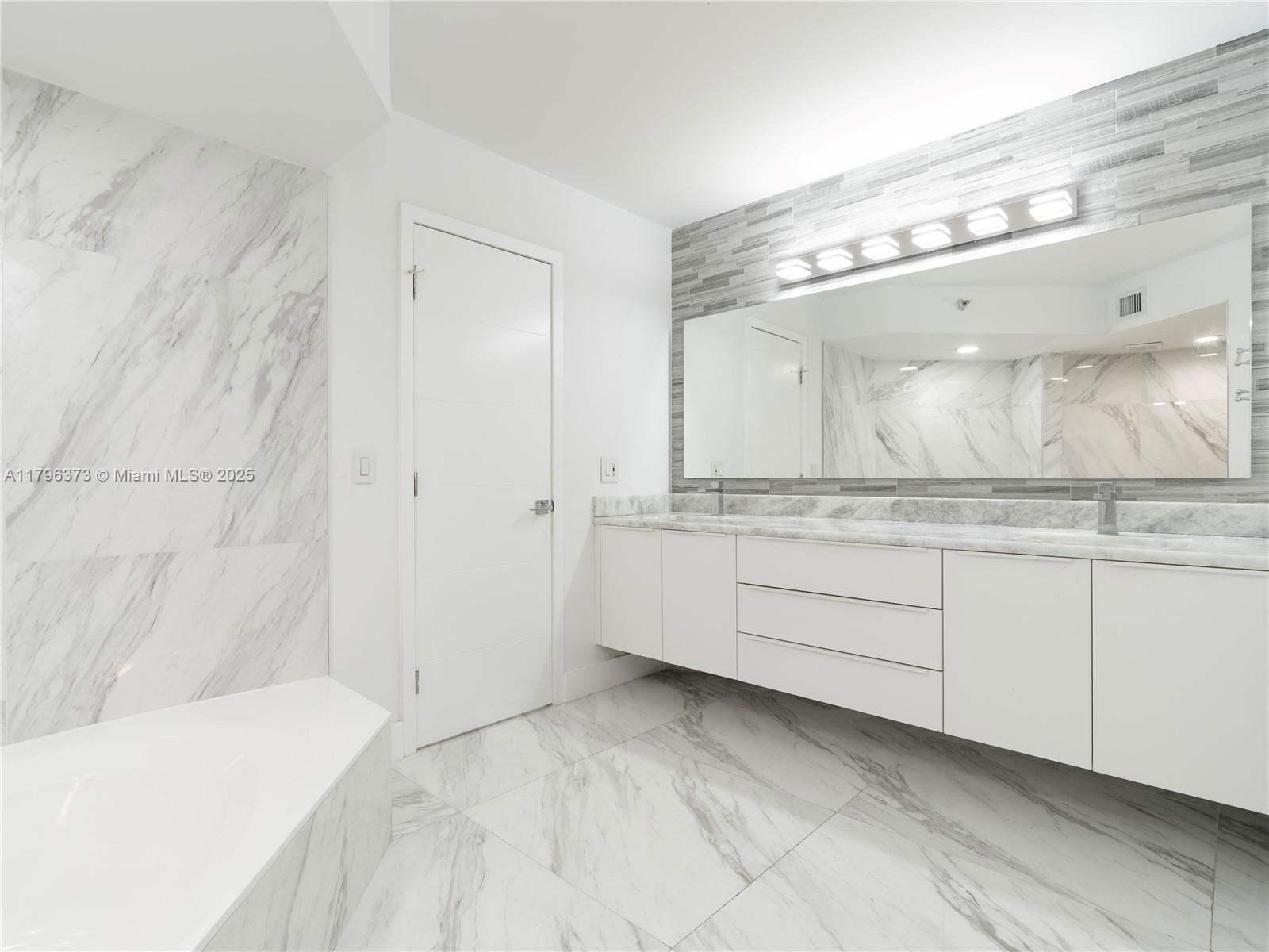 Real estate property located at 19195 36th Ct #201, Miami-dade, Mystic Pointe Condo No Tw, Aventura, FL