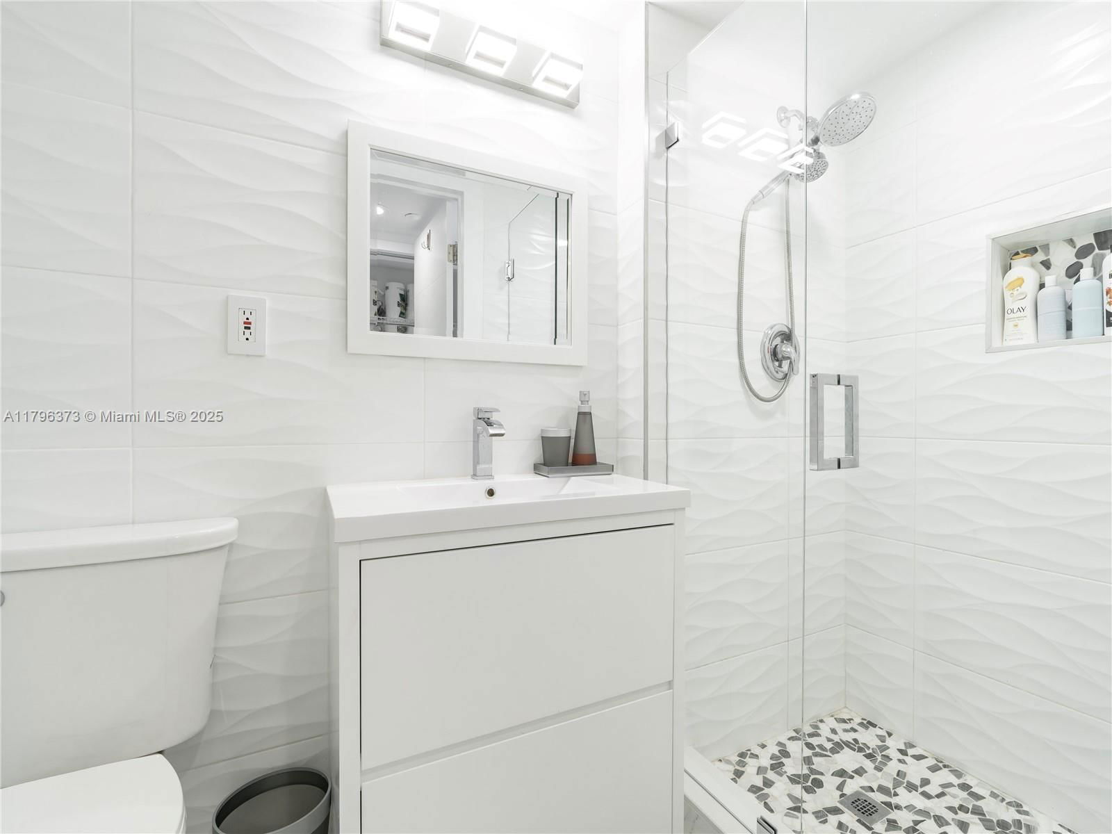 Real estate property located at 19195 36th Ct #201, Miami-dade, Mystic Pointe Condo No Tw, Aventura, FL