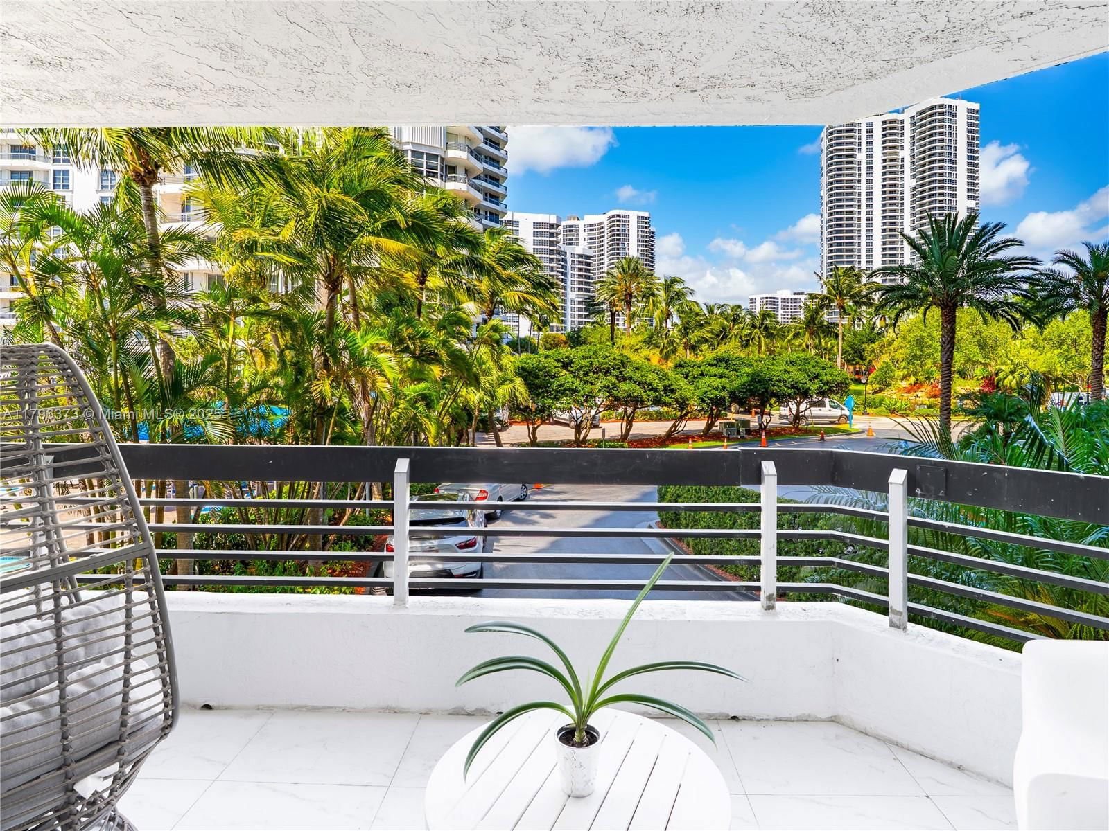Real estate property located at 19195 36th Ct #201, Miami-dade, Mystic Pointe Condo No Tw, Aventura, FL