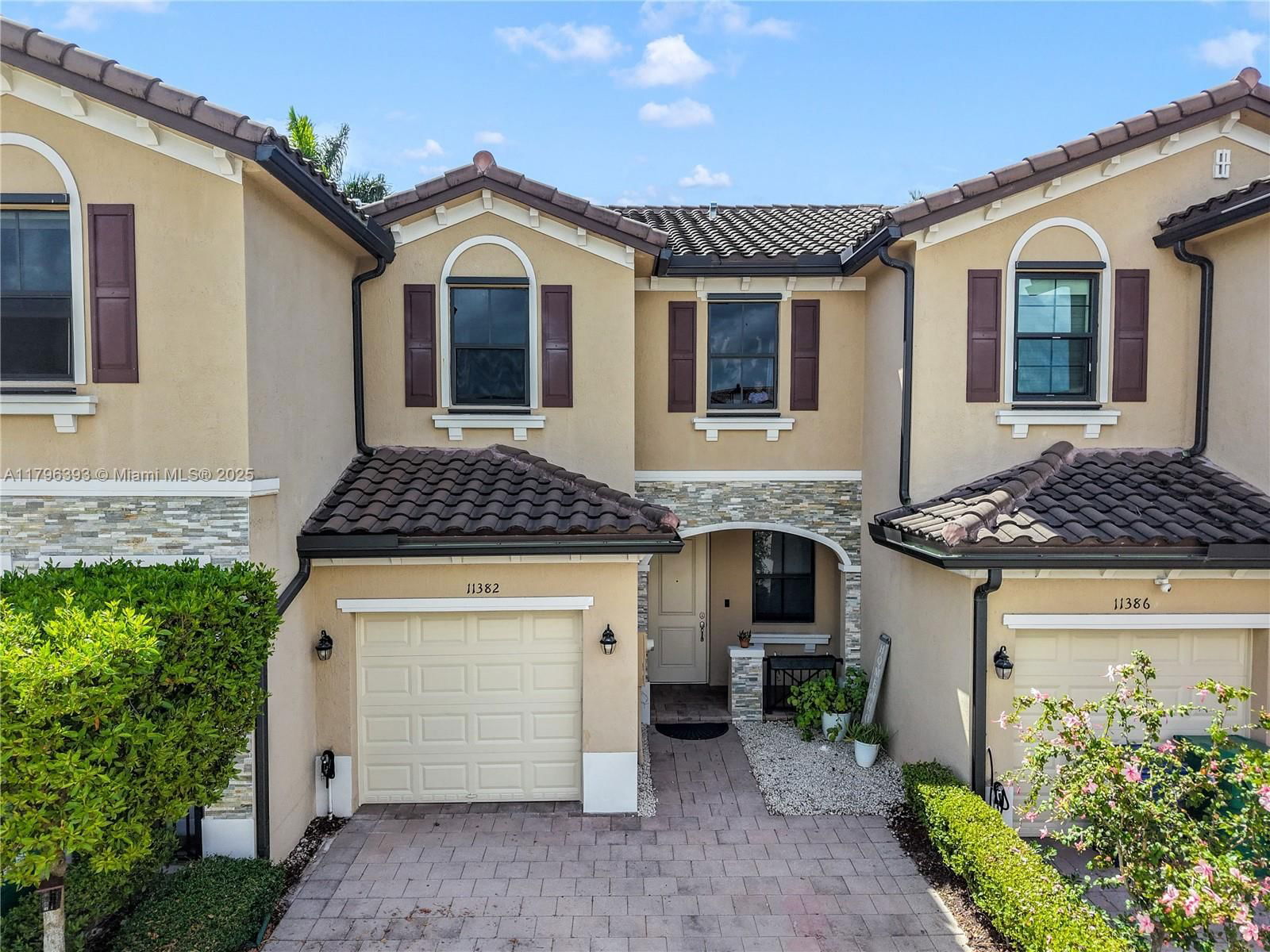 Real estate property located at 11382 254th Ter, Miami-dade, Coco Palm Villas, Homestead, FL