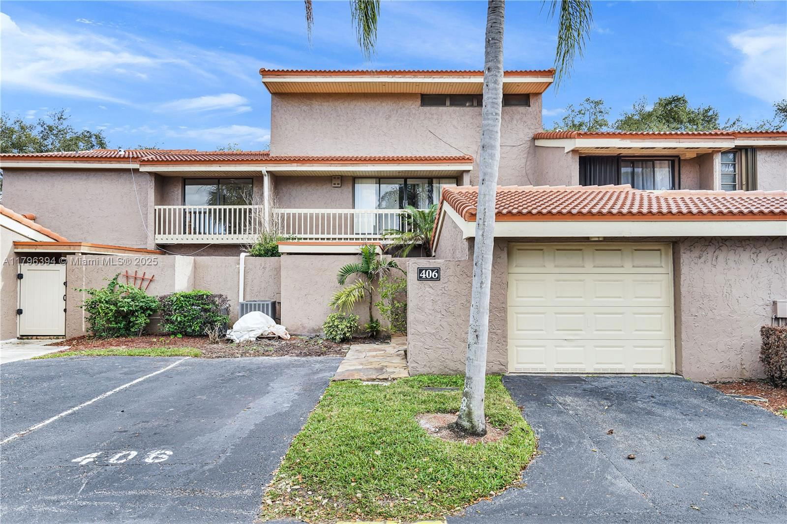 Real estate property located at 406 Saint Andrews Rd #53, Broward, Townhouses Of Emerald Hil, Hollywood, FL