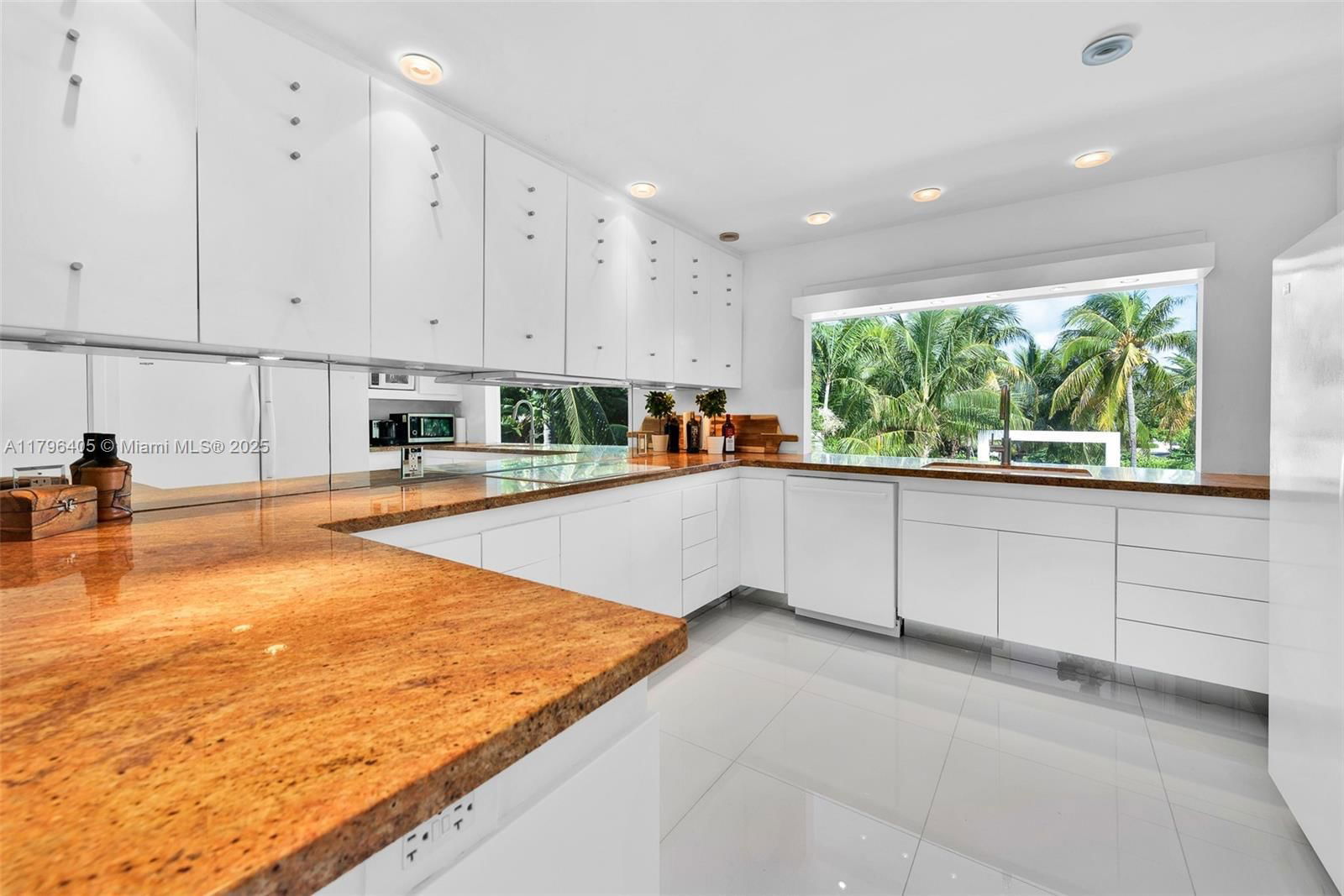 Real estate property located at 60 Ocean Front Drive, Monroe, Key Largo Ocean Shore, Key Largo, FL