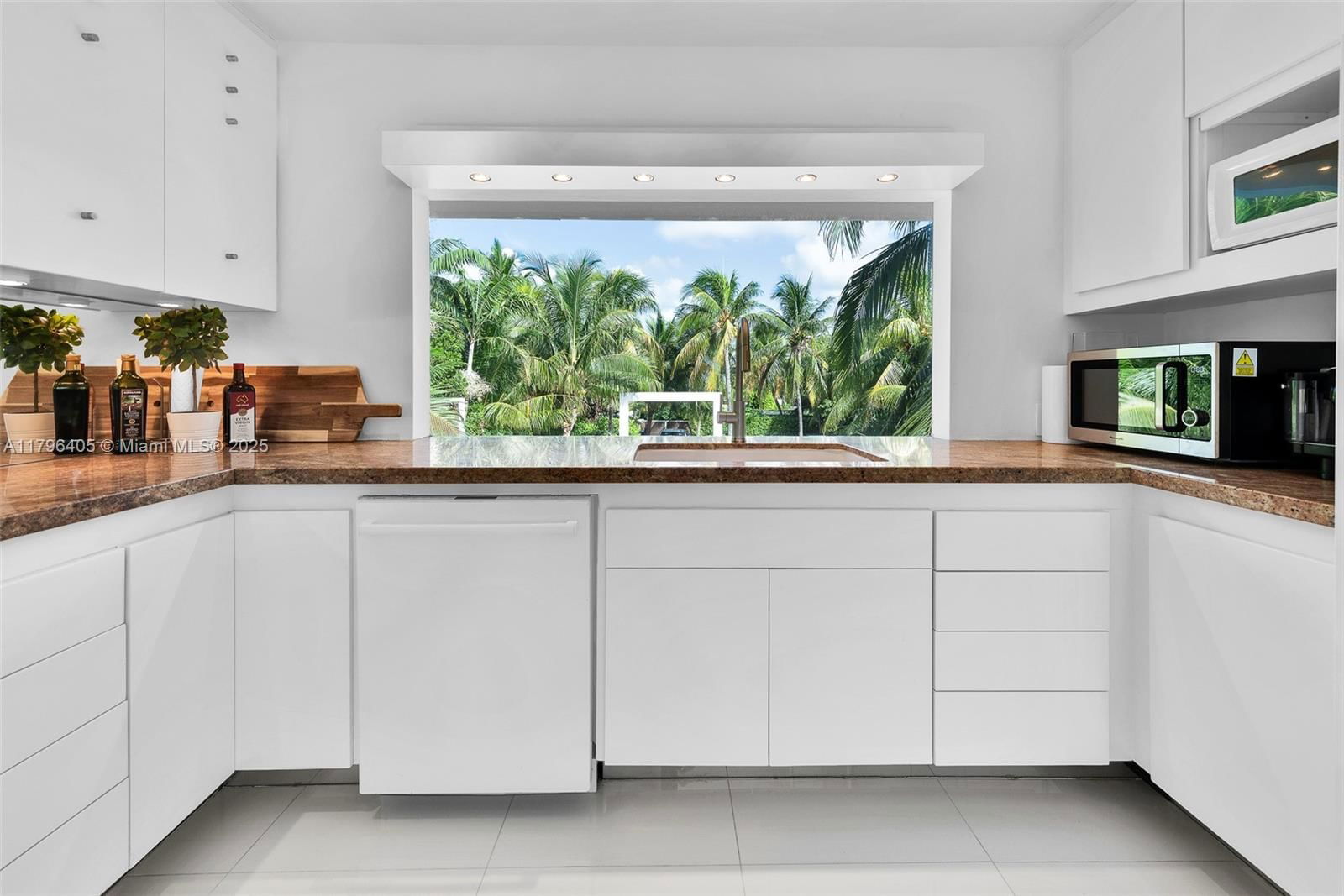 Real estate property located at 60 Ocean Front Drive, Monroe, Key Largo Ocean Shore, Key Largo, FL