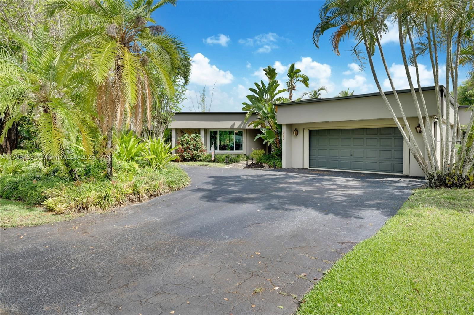 Real estate property located at 610 Lake Dasha Cir, Broward, Jacaranda Area 12, Plantation, FL