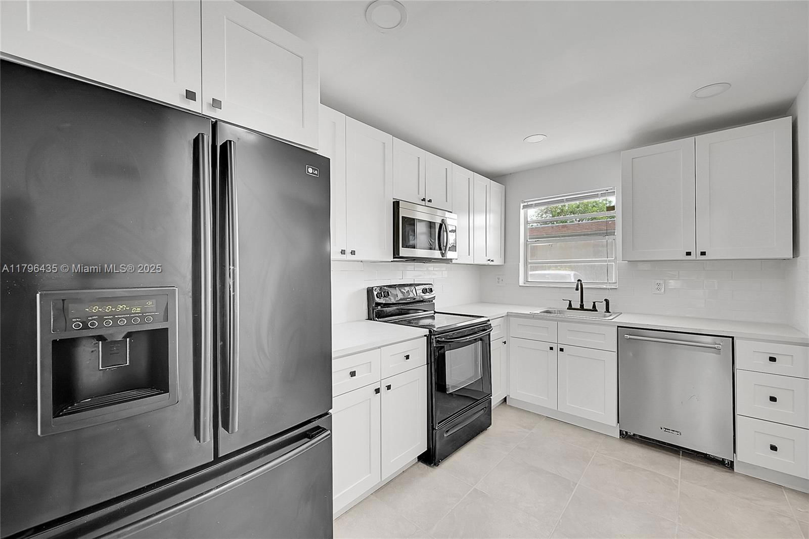 Real estate property located at 607 State Road 7 #1E, Broward, Applegreen Condo Apts 1, Margate, FL