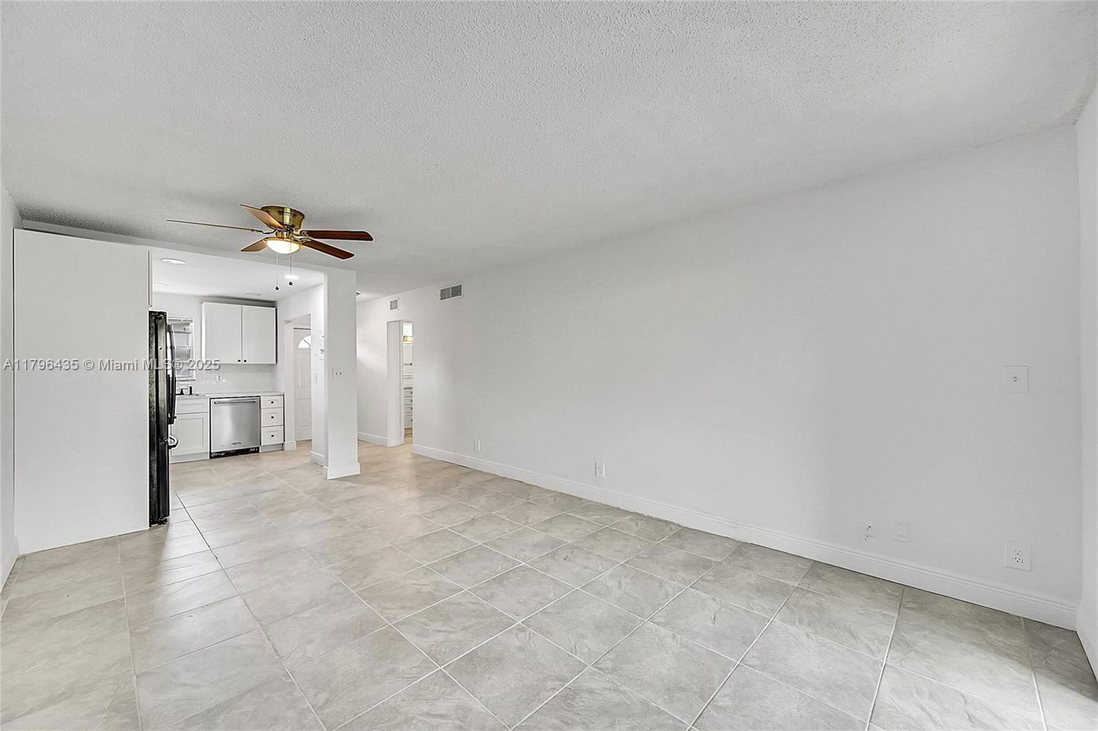Real estate property located at 607 State Road 7 #1E, Broward, Applegreen Condo Apts 1, Margate, FL