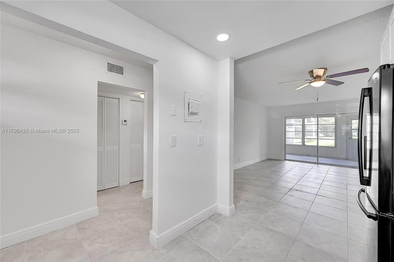 Real estate property located at 607 State Road 7 #1E, Broward, Applegreen Condo Apts 1, Margate, FL