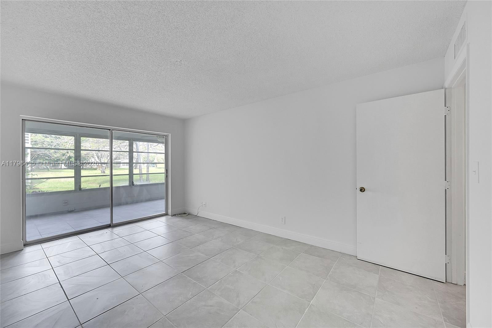 Real estate property located at 607 State Road 7 #1E, Broward, Applegreen Condo Apts 1, Margate, FL