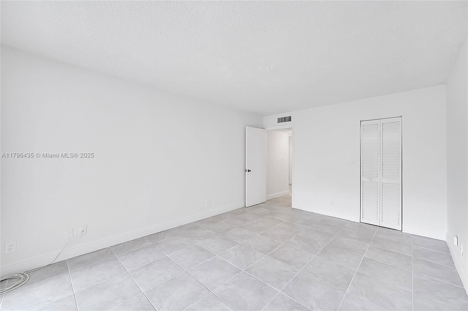 Real estate property located at 607 State Road 7 #1E, Broward, Applegreen Condo Apts 1, Margate, FL