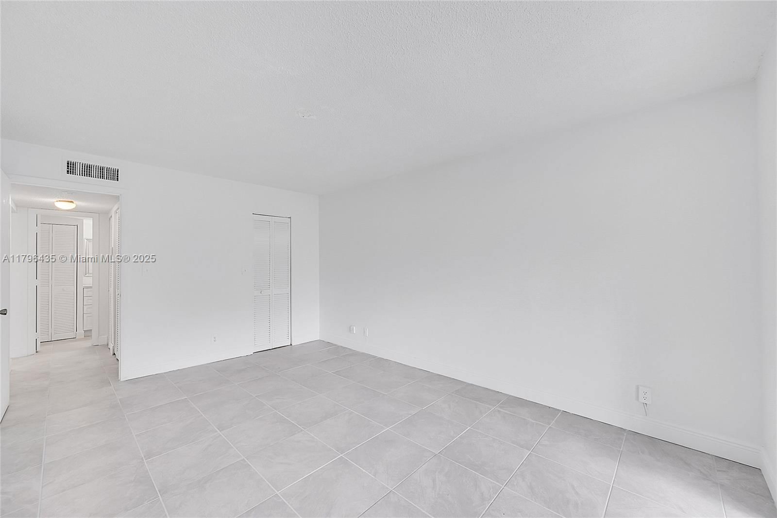 Real estate property located at 607 State Road 7 #1E, Broward, Applegreen Condo Apts 1, Margate, FL
