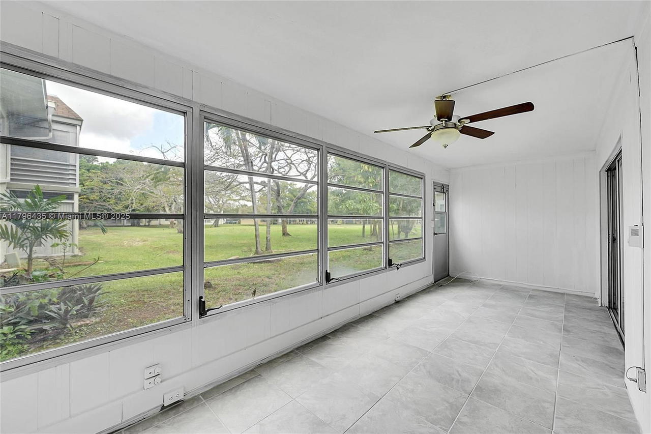 Real estate property located at 607 State Road 7 #1E, Broward, Applegreen Condo Apts 1, Margate, FL