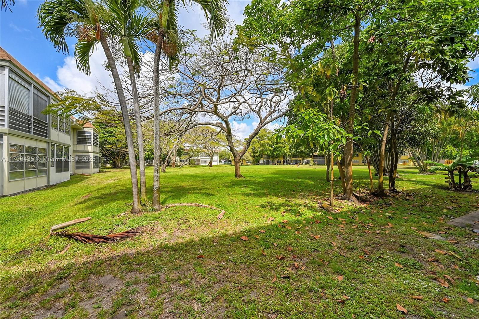 Real estate property located at 607 State Road 7 #1E, Broward, Applegreen Condo Apts 1, Margate, FL