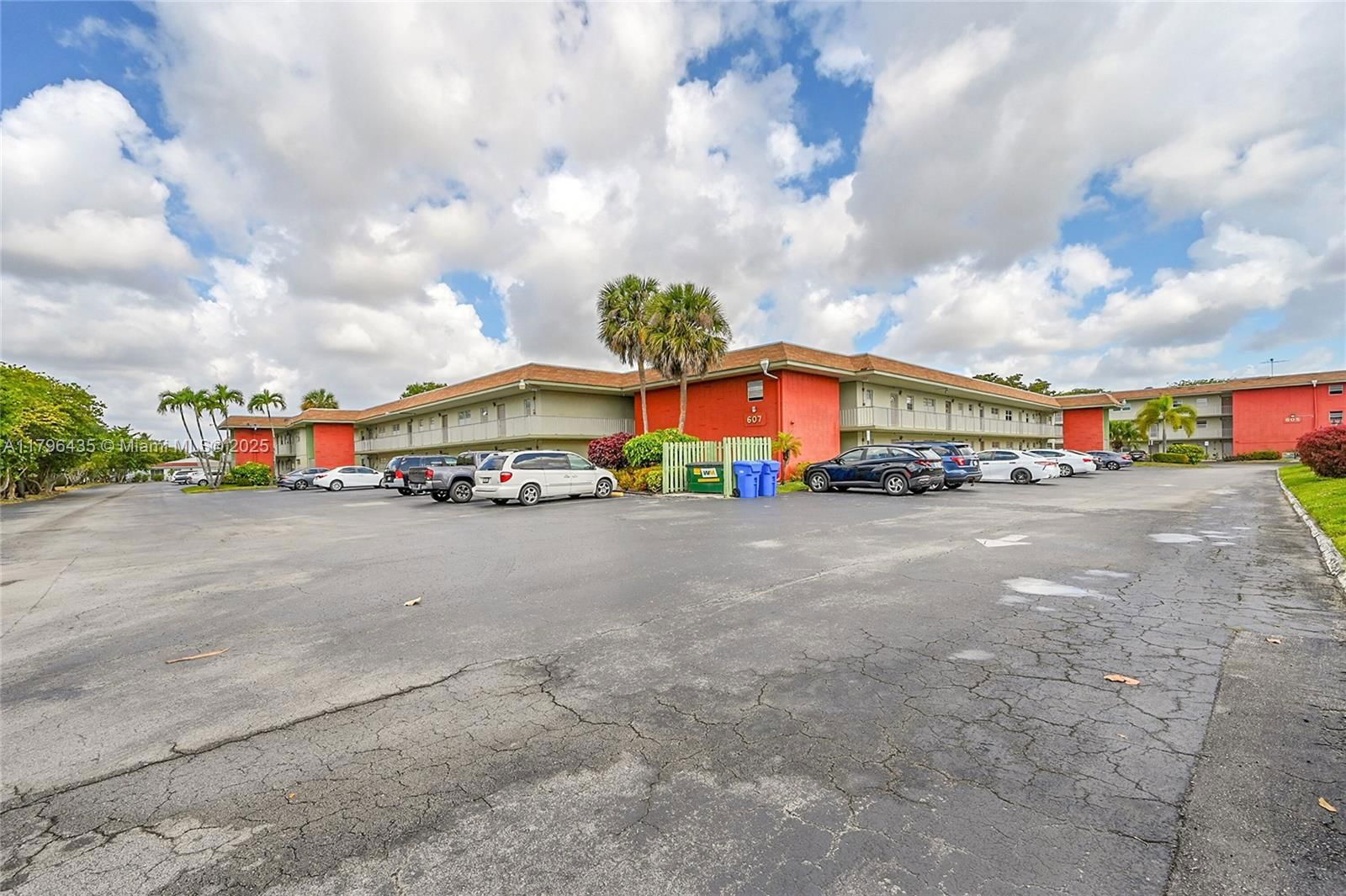 Real estate property located at 607 State Road 7 #1E, Broward, Applegreen Condo Apts 1, Margate, FL